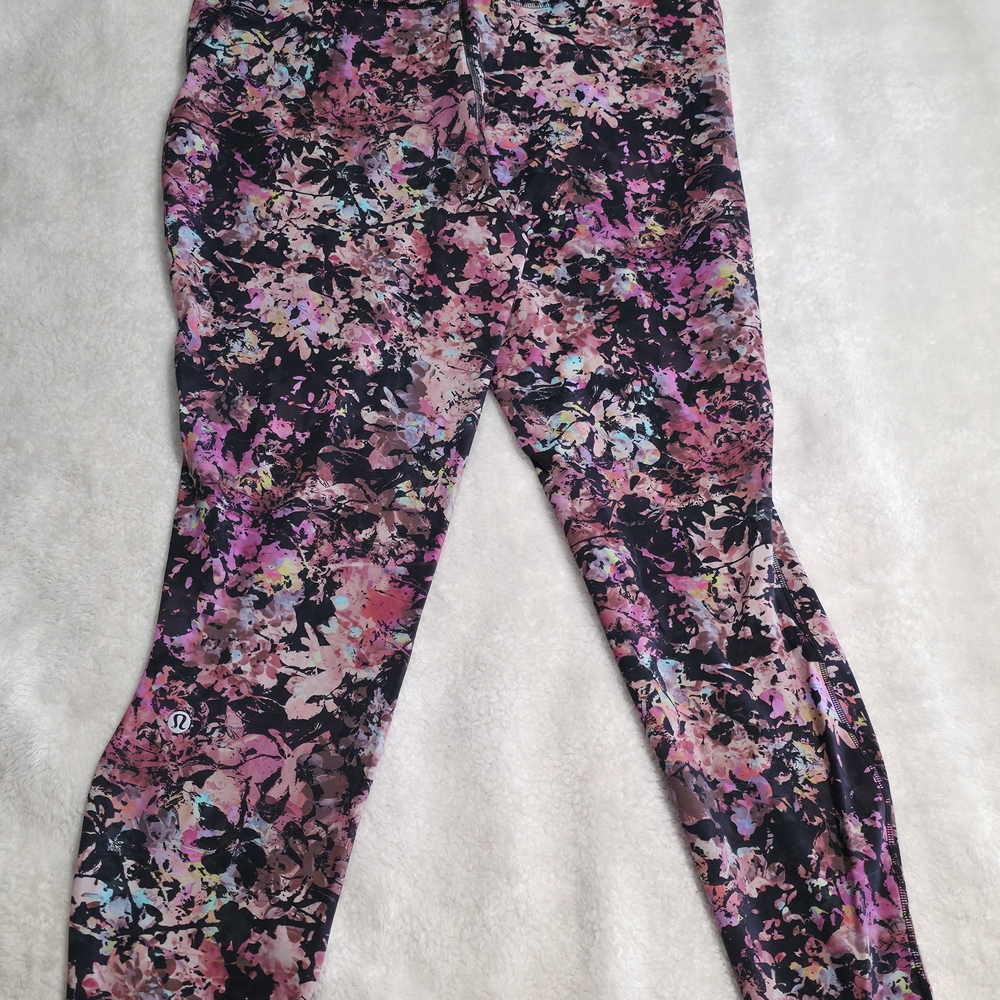 Women's Lululemon Leggings - Picture 5 of 9